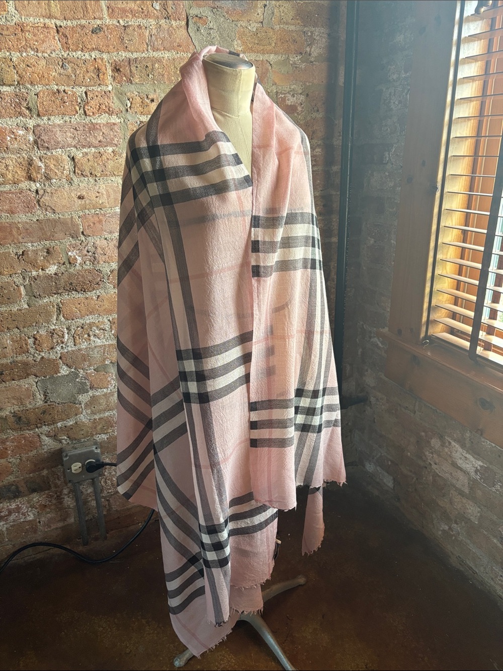 BURBERRY Pink Plaid Women's Scarf - Lightweight Checked Wrap. - Picture 3 of 7